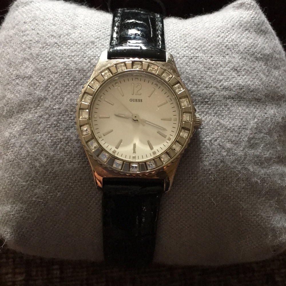 Guess watch with changeable belts